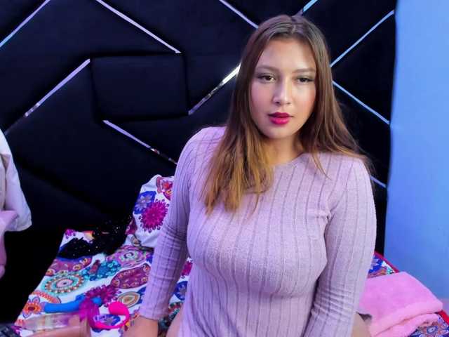 DulceeCherry's BongaCams show and profile