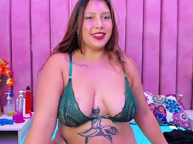 DulceeCherry's BongaCams show and profile