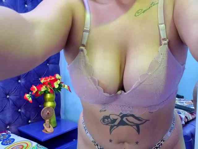 DulceeCherry webcam