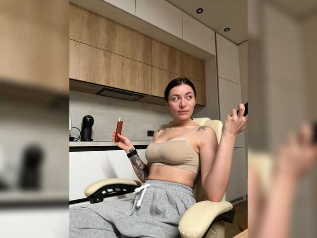 LunaDesire's BongaCams show and profile