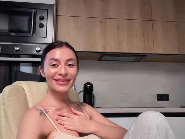 LunaDesire's BongaCams show and profile