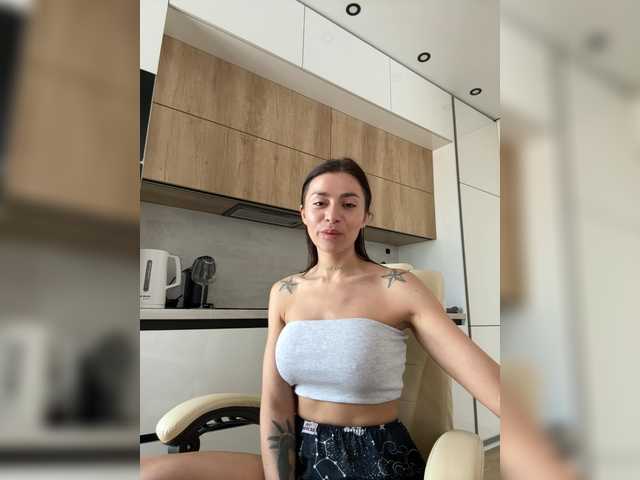 LunaDesire's BongaCams show and profile