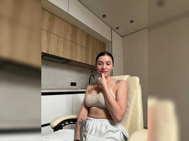 LunaDesire's BongaCams show and profile