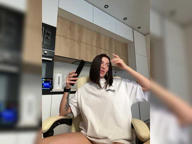 LunaDesire's BongaCams show and profile