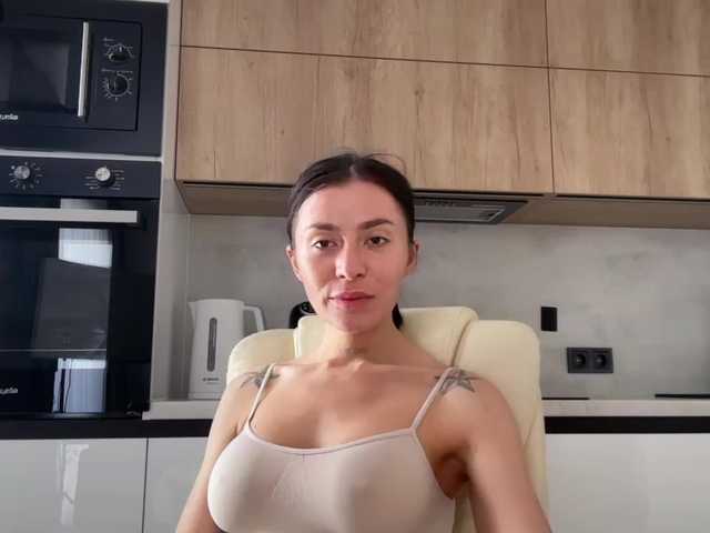 LunaDesire's BongaCams show and profile