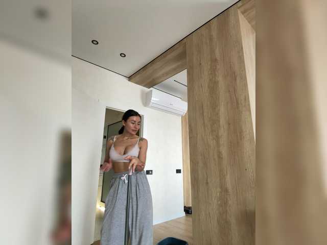 LunaDesire's BongaCams show and profile