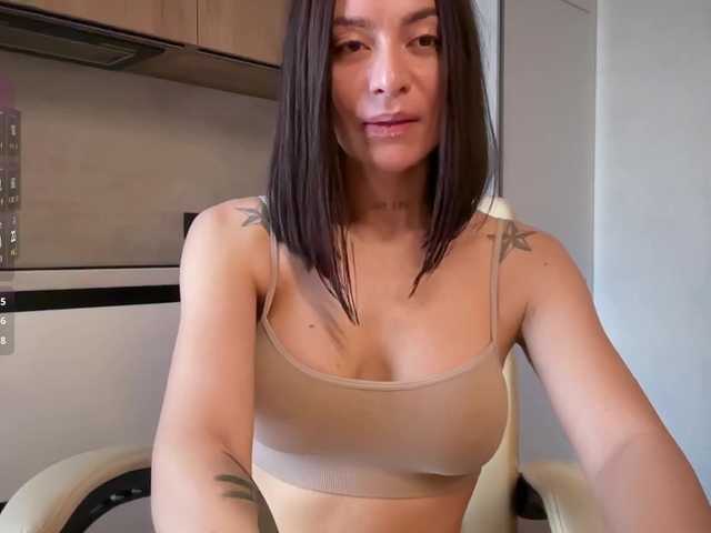 LunaDesire's BongaCams show and profile