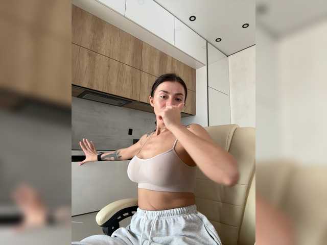 LunaDesire's BongaCams show and profile