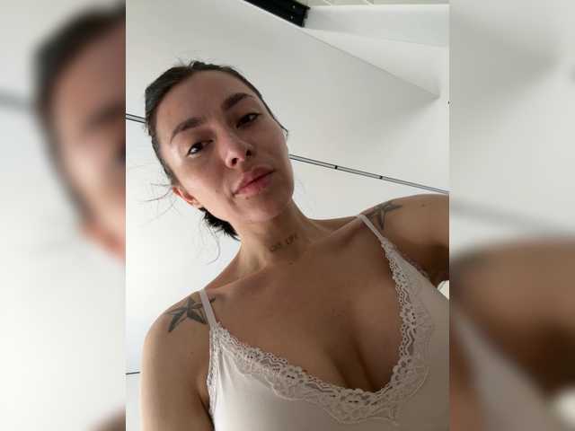 LunaDesire's BongaCams show and profile