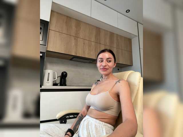 LunaDesire's BongaCams show and profile