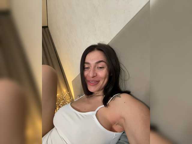 LunaDesire's BongaCams show and profile