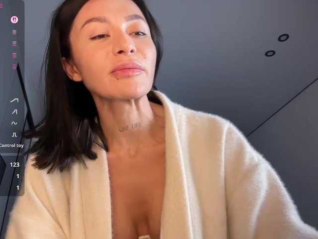 LunaDesire's BongaCams show and profile