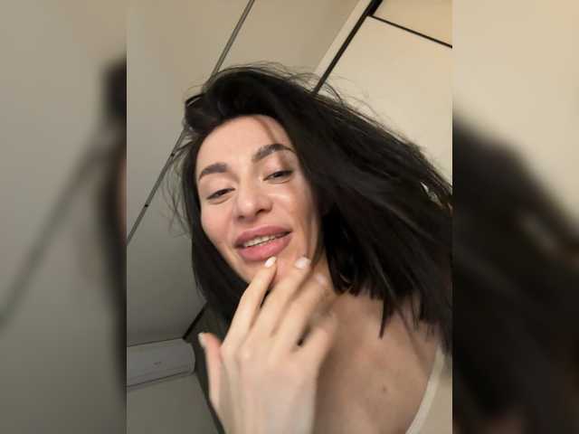 LunaDesire's BongaCams show and profile