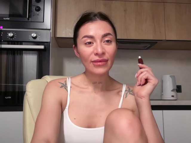 LunaDesire's BongaCams show and profile