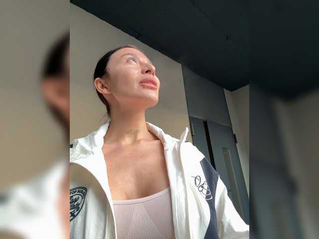 LunaDesire's BongaCams show and profile