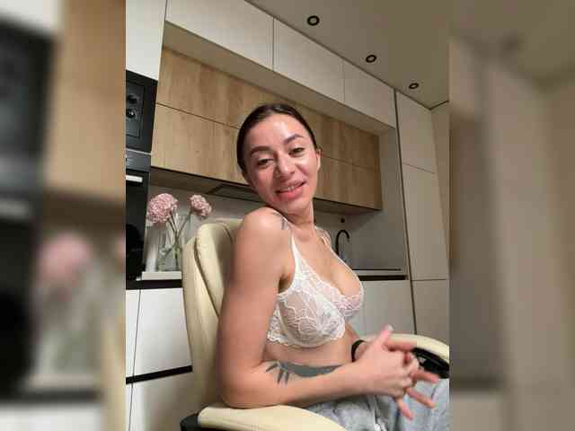 LunaDesire Live Webcam on {site_name}