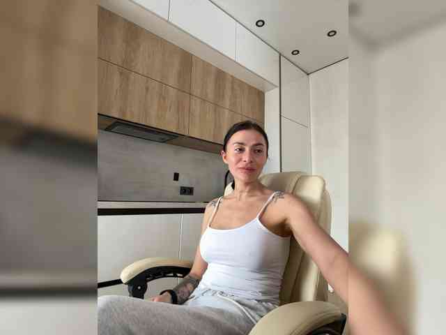 LunaDesire Live Webcam on BongaCams