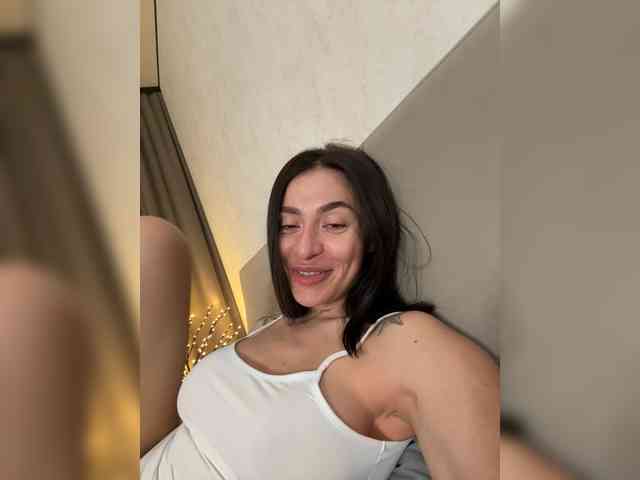 LunaDesire Live Webcam on BongaCams