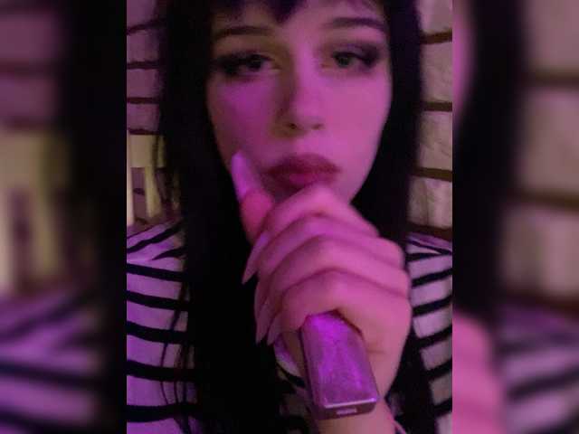 emog1rl's BongaCams show and profile