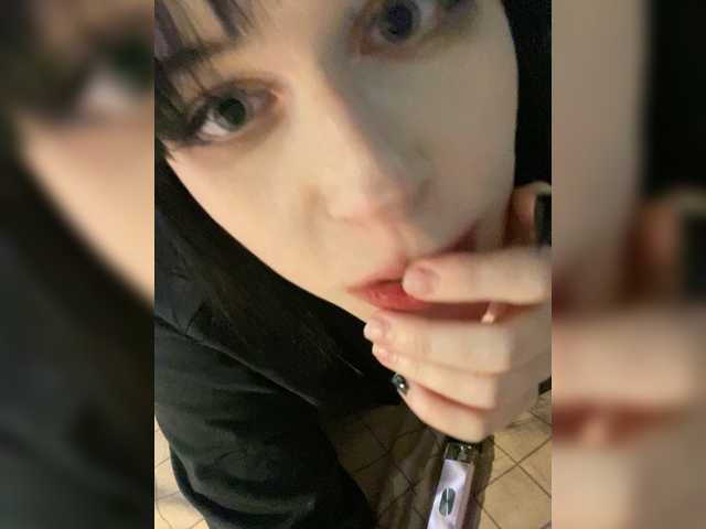 emog1rl's BongaCams show and profile