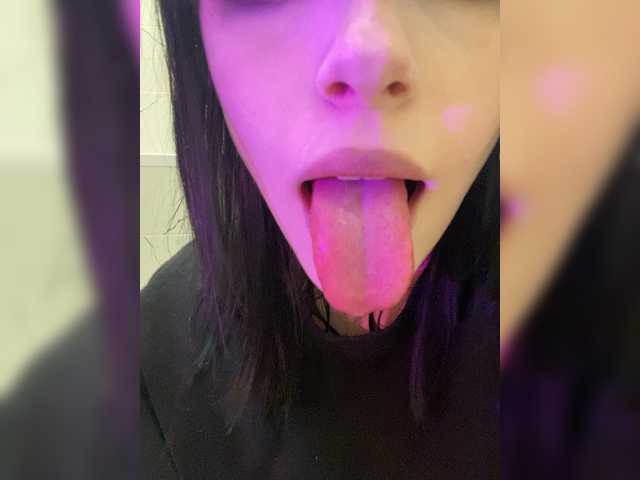 emog1rl's BongaCams show and profile