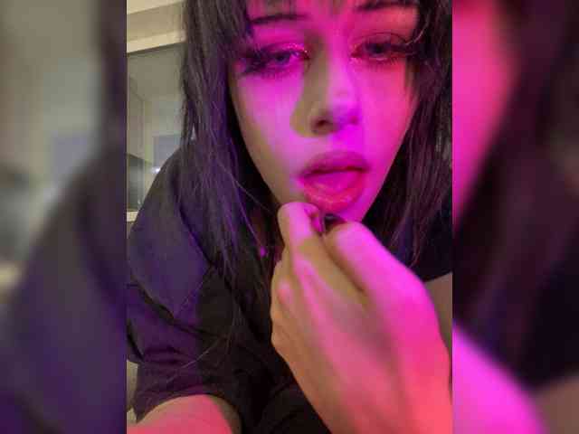 emog1rl Live Webcam on BongaCams