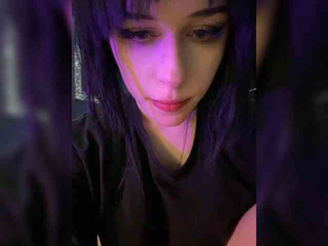 free strip chat Emog1rl