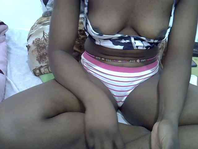 Sexyshaz webcam