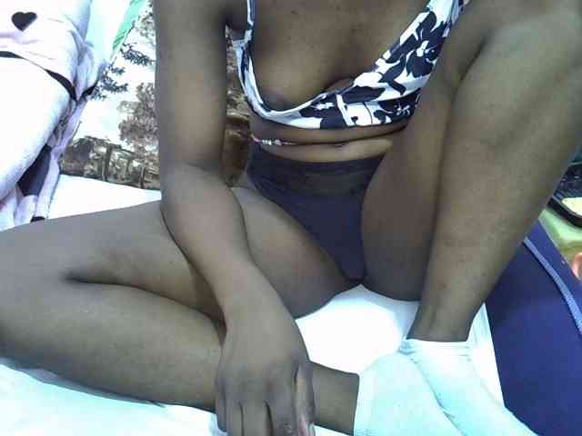 Sexyshaz webcam