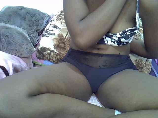 Sexyshaz webcam