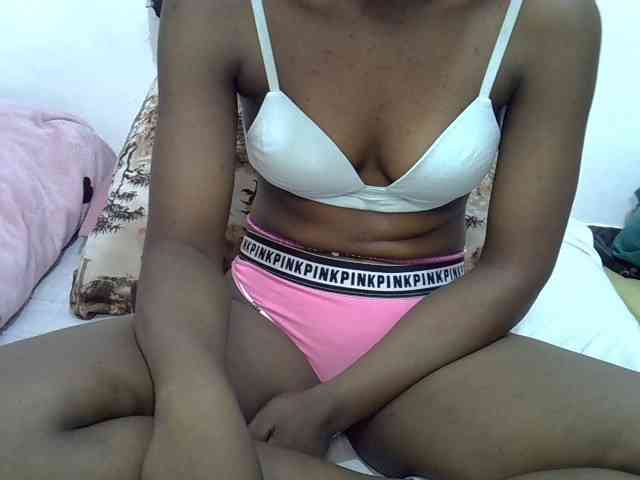 Sexyshaz webcam
