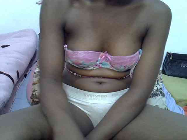 Sexyshaz webcam