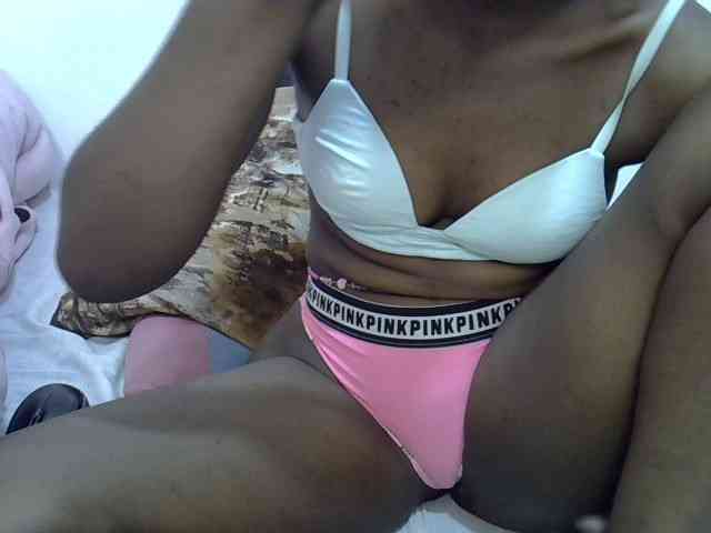 Sexyshaz webcam
