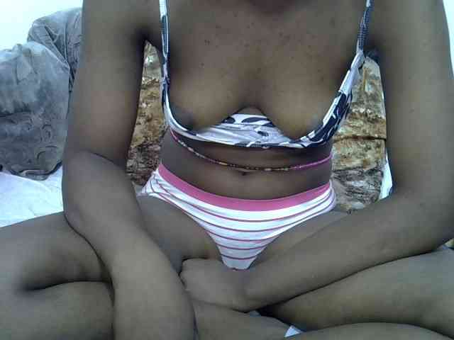 Sexyshaz webcam