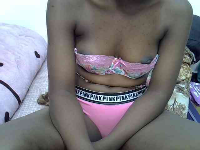 Sexyshaz webcam