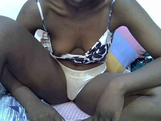 Sexyshaz webcam