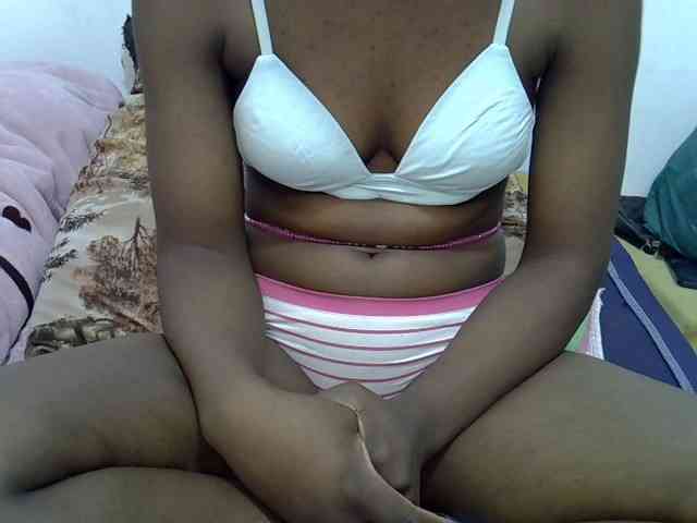 Sexyshaz webcam
