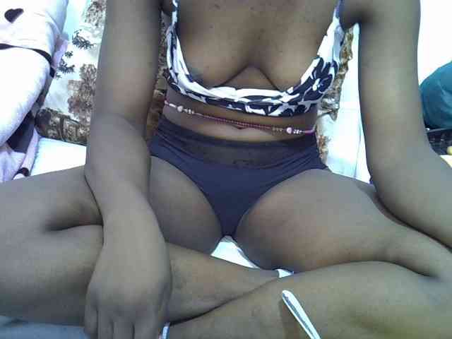 Sexyshaz webcam