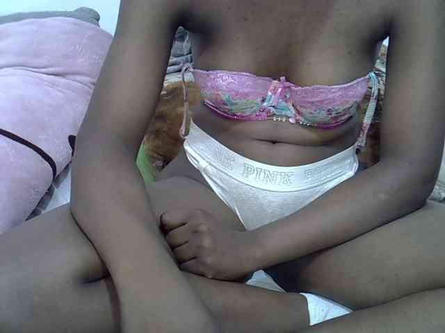 Sexyshaz webcam