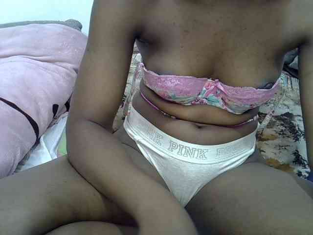 Sexyshaz webcam