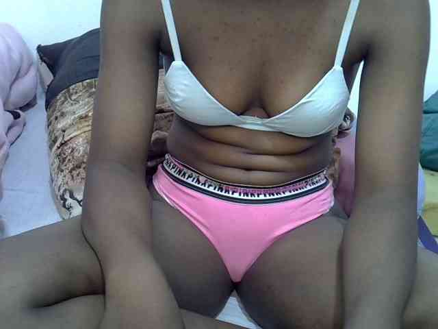 Sexyshaz webcam
