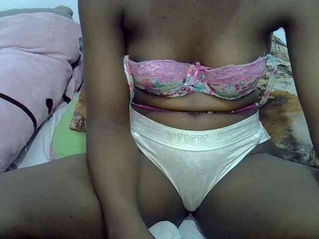 Sexyshaz webcam