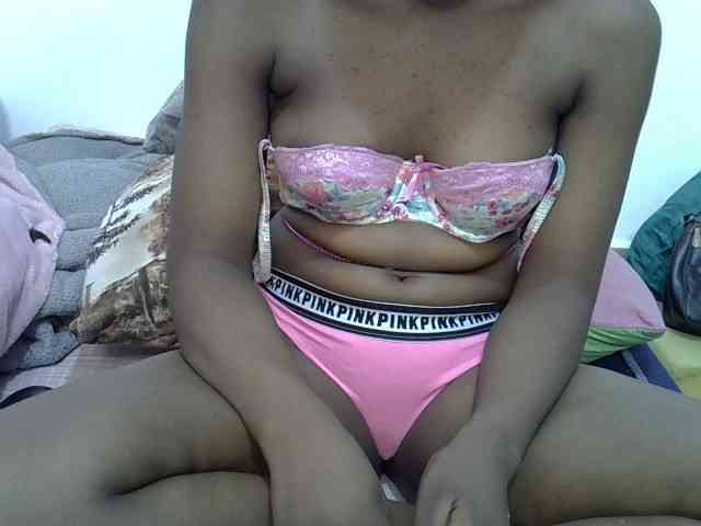 Sexyshaz webcam