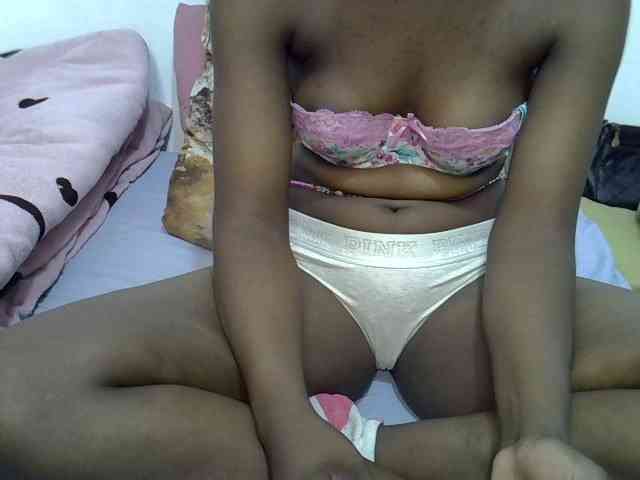 Sexyshaz webcam