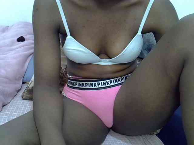 Sexyshaz webcam