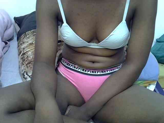 Sexyshaz webcam