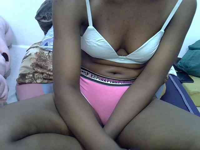 Sexyshaz webcam