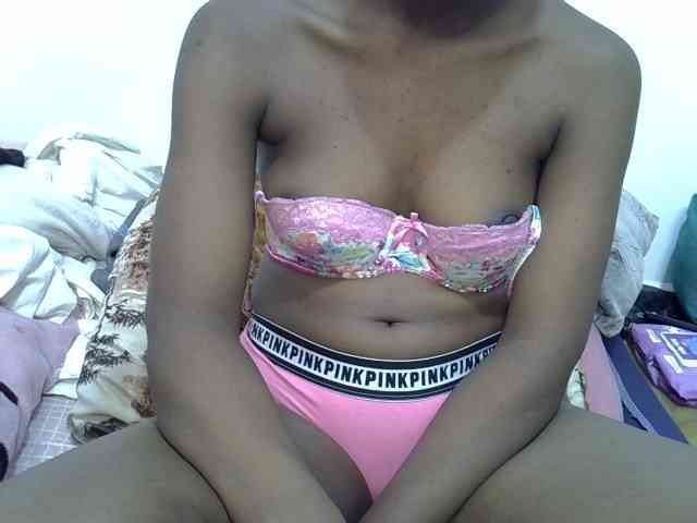 Sexyshaz webcam