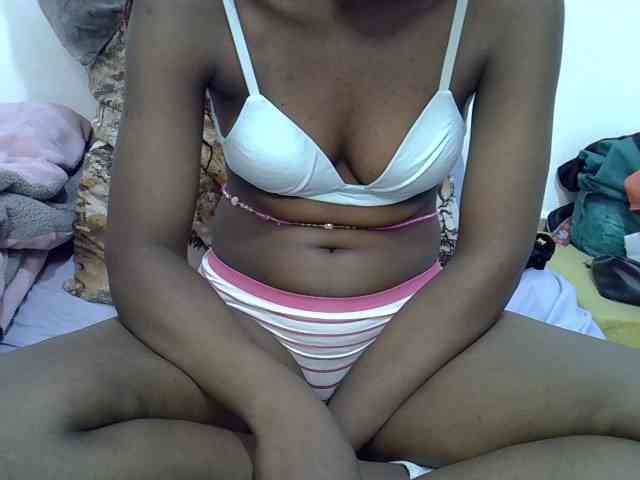 Sexyshaz webcam