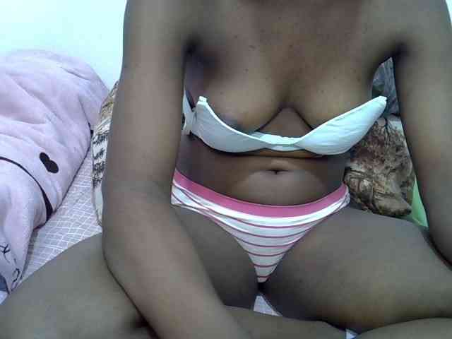 Sexyshaz webcam